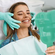 Características y ventajas de las carillas dentales de resina