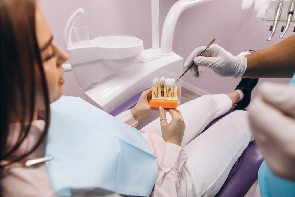 Cómo cuidar tus implantes dentales después de la cirugía