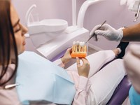 Cómo cuidar tus implantes dentales después de la cirugía