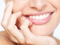 Cómo mejorar la estética dental con tratamientos mínimamente invasivos