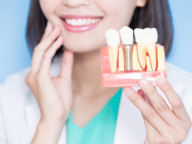 ¿Has perdido un diente? Recupera tu sonrisa con la implantología dental