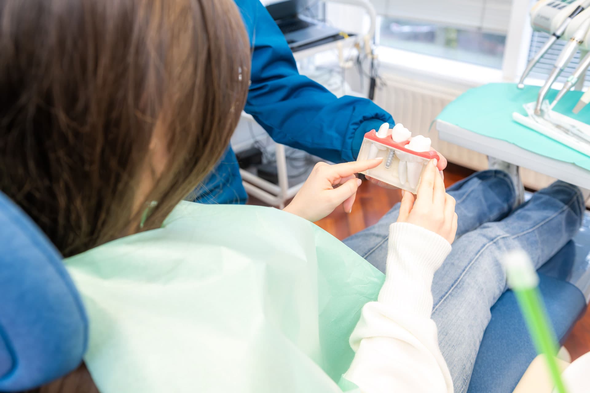 Ir al dentista por dolor de muelas en Oleiros