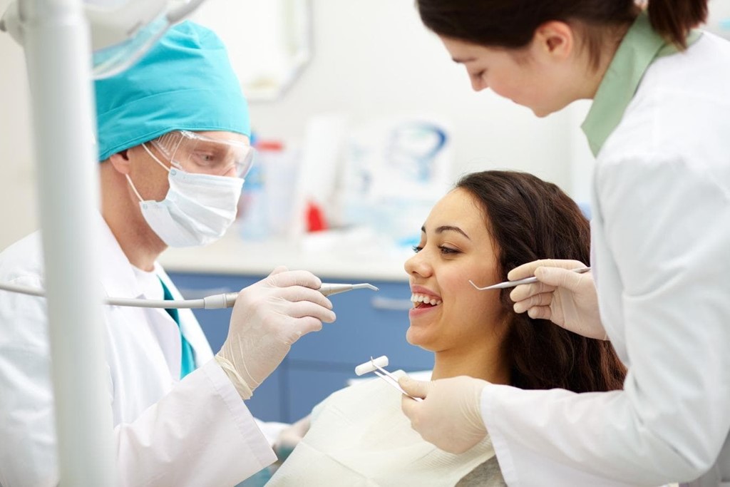 ¿Necesitas una endodoncia pero no quieres someterte a un tratamiento dental? En Dental Macenlle te lo ponemos fácil