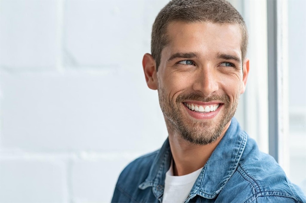 ¿Qué son las carillas dentales de porcelana?