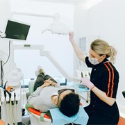 ¿Quién debe hacerse un blanqueamiento dental?
